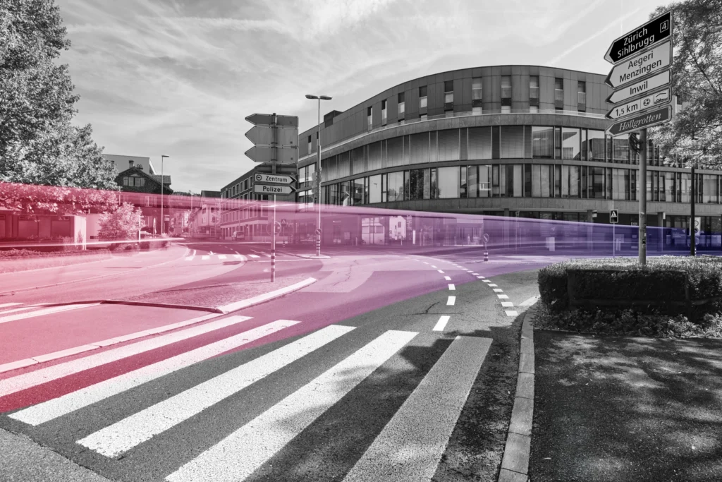 Strasse in Baar – Lichtspuren in Rosa und Violett