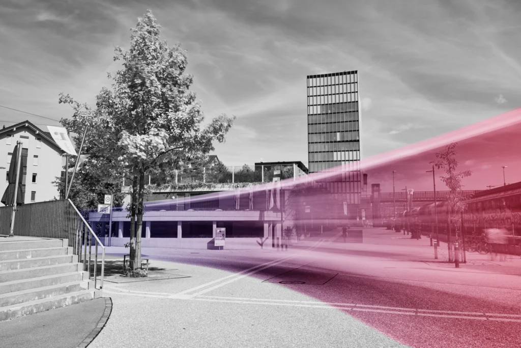Strasse in Rotkreuz – Lichtspuren in Rosa und Violett