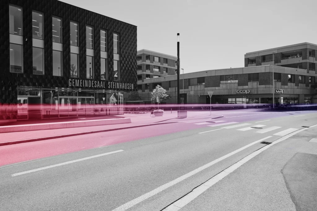 Gemeindesaal Steinhausen – Lichtspuren in Rosa und Violett