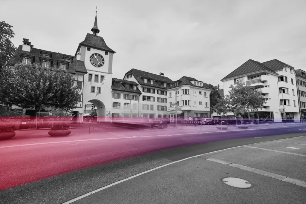 Stadttor von Willisau – Lichtspuren in Rosa und Violett